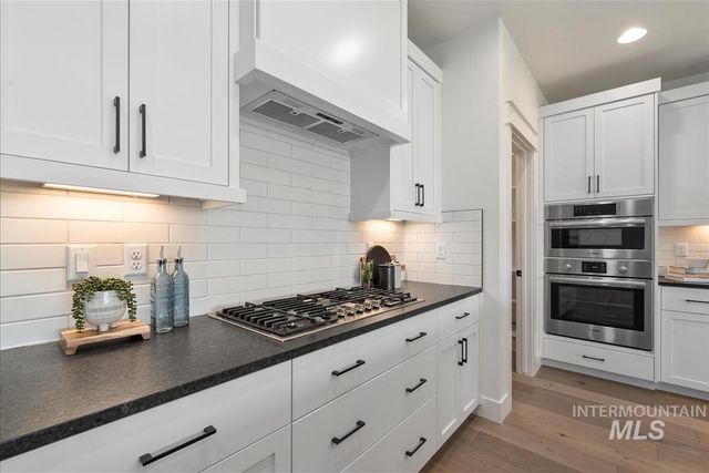 7347 Powell Pl, Eagle, ID 83629