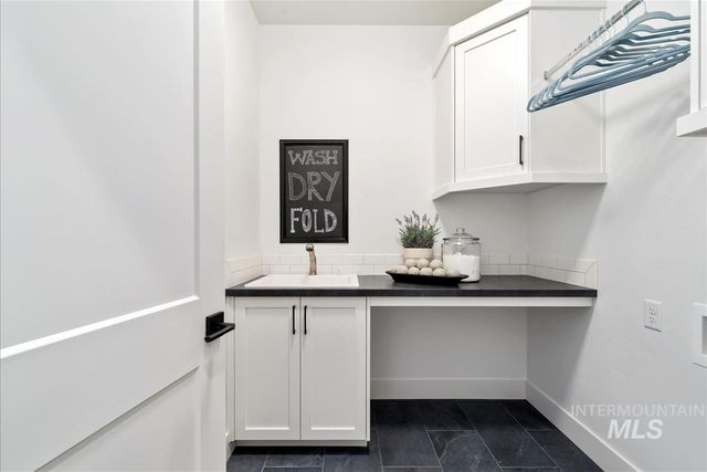 7347 Powell Pl, Eagle, ID 83629