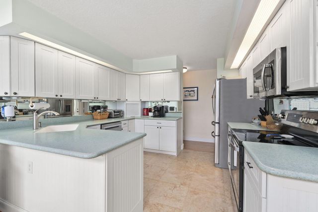 8964 SE Sunfish Place, Hobe Sound, FL 33455