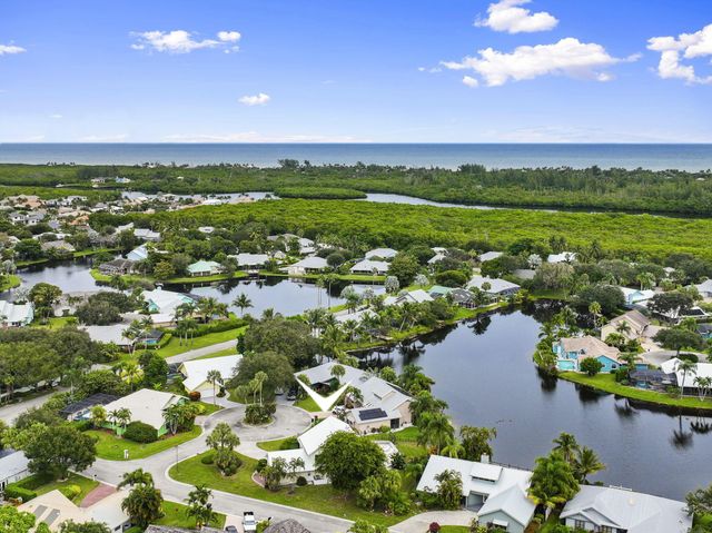 8964 SE Sunfish Place, Hobe Sound, FL 33455