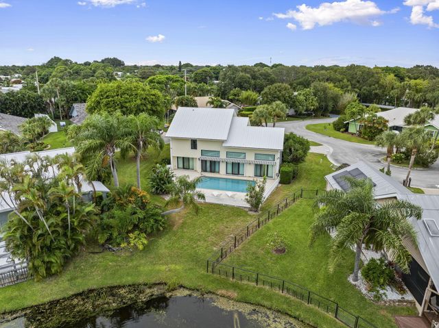 8964 SE Sunfish Place, Hobe Sound, FL 33455