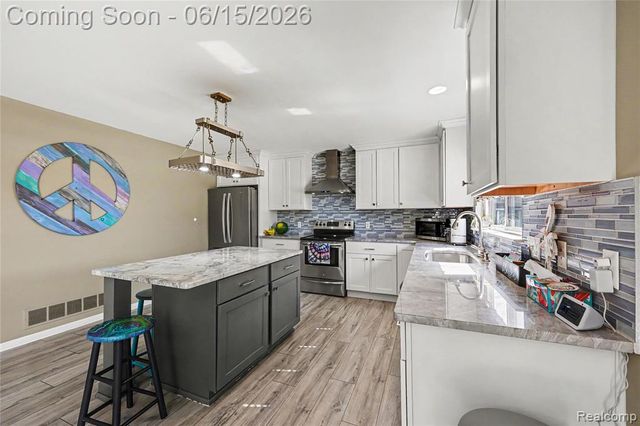 4448 Sunflower Circle, Clarkston, MI 48346