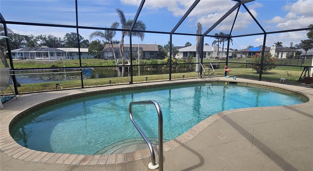 Image 3 of property listing at 1706 S LAKESIDE COURT, Venice, FL 34293