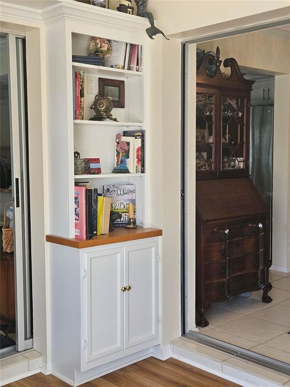 Image 30 of property listing at 1706 S LAKESIDE COURT, Venice, FL 34293