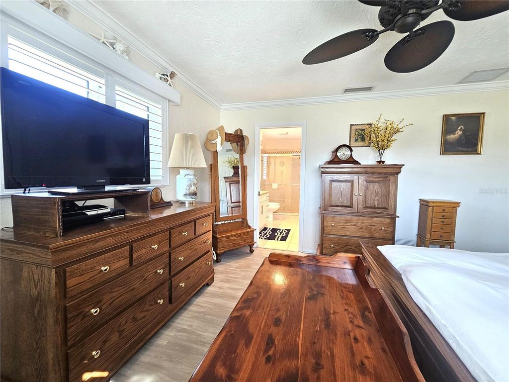 Image 42 of property listing at 1706 S LAKESIDE COURT, Venice, FL 34293