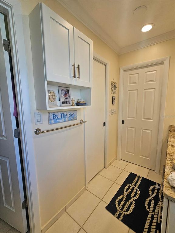 Image 47 of property listing at 1706 S LAKESIDE COURT, Venice, FL 34293