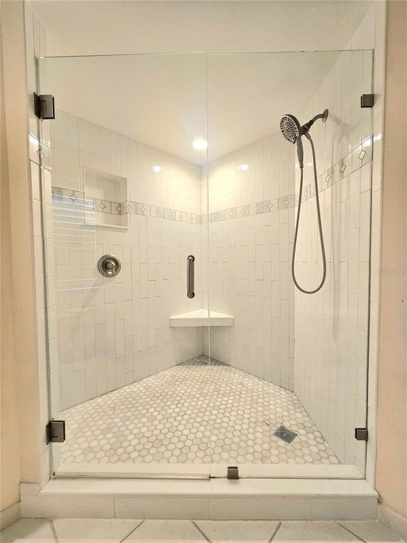 Image 53 of property listing at 1706 S LAKESIDE COURT, Venice, FL 34293