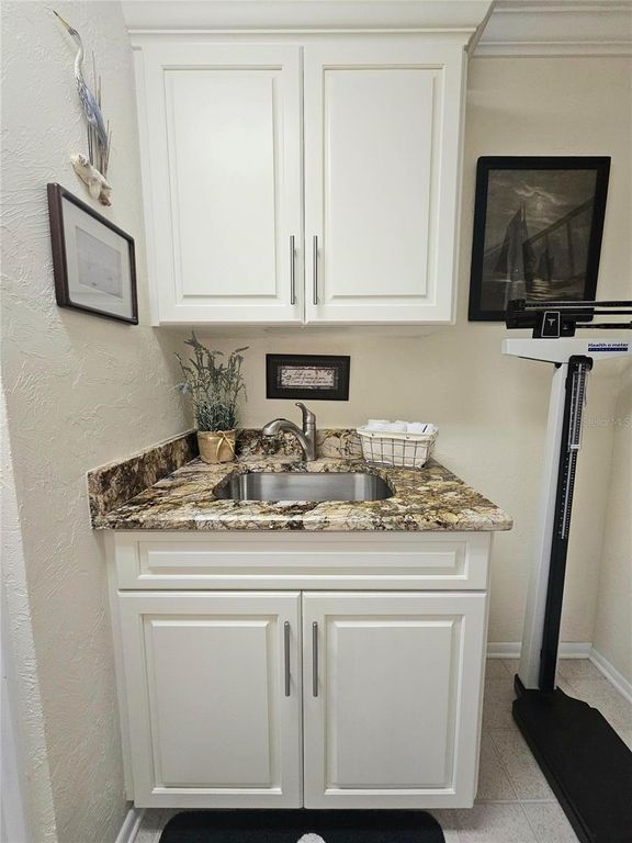 Image 56 of property listing at 1706 S LAKESIDE COURT, Venice, FL 34293