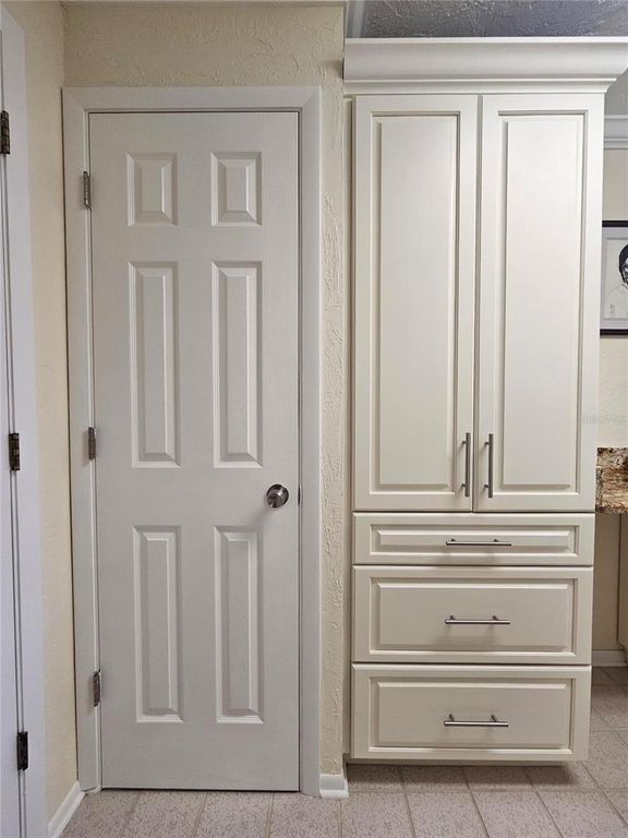 Image 58 of property listing at 1706 S LAKESIDE COURT, Venice, FL 34293