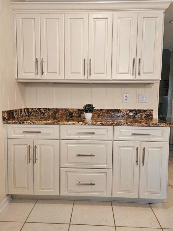 Image 10 of property listing at 1706 S LAKESIDE COURT, Venice, FL 34293