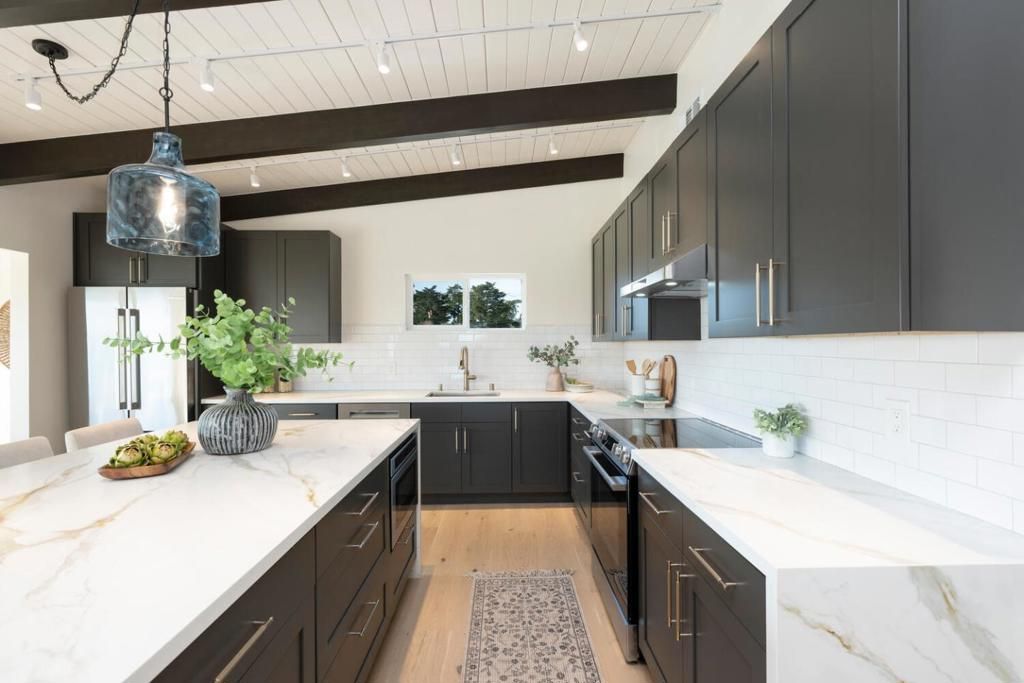 Image 11 of property listing at 355 Avenue Alhambra, El Granada, CA 94018