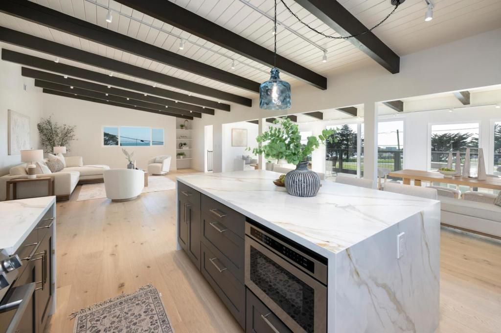 Image 13 of property listing at 355 Avenue Alhambra, El Granada, CA 94018