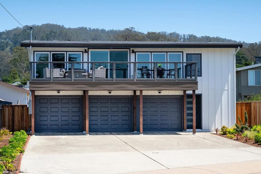 Image 2 of property listing at 355 Avenue Alhambra, El Granada, CA 94018
