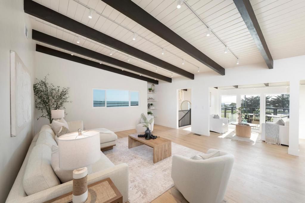 Image 7 of property listing at 355 Avenue Alhambra, El Granada, CA 94018