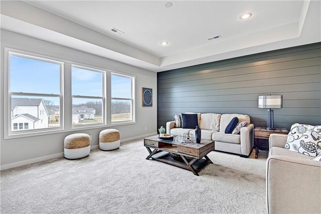 17424 Parkhill Street, Overland Park, KS 66221