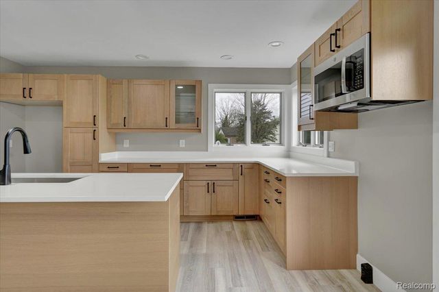 7341 Wood Pointe Drive, Almont Township, MI 48003
