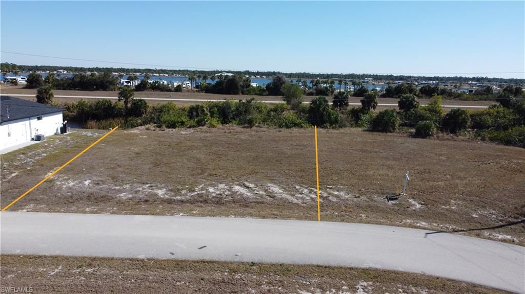 Image 3 of property listing at 4123 NW 36th PL, Cape Coral, FL 33993