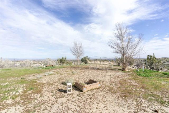 2575 Rale Drive, Palmdale, CA 93550