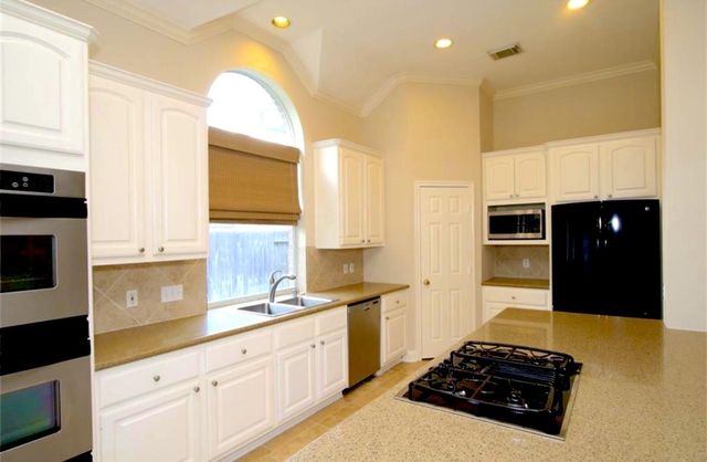 3 Rockledge Drive, The Woodlands, TX 77382