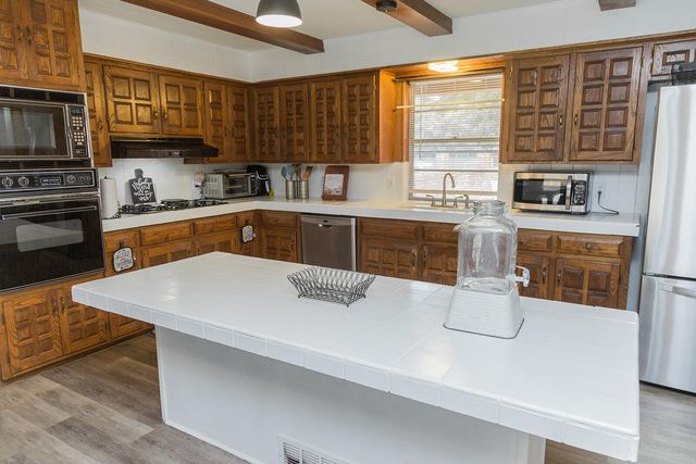 1311 Holiday Drive, Plainview, TX 79072