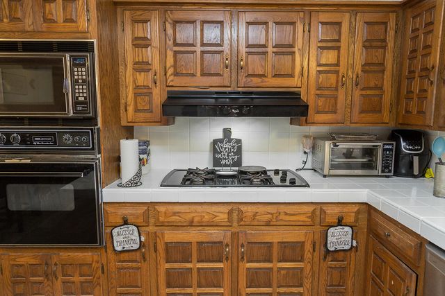 1311 Holiday Drive, Plainview, TX 79072