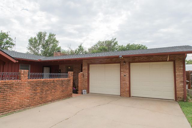 1311 Holiday Drive, Plainview, TX 79072