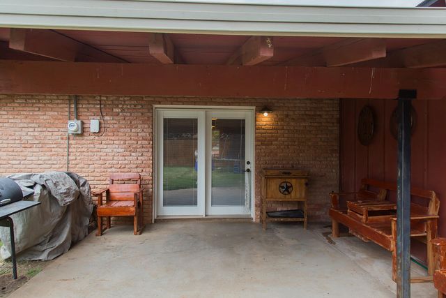 1311 Holiday Drive, Plainview, TX 79072