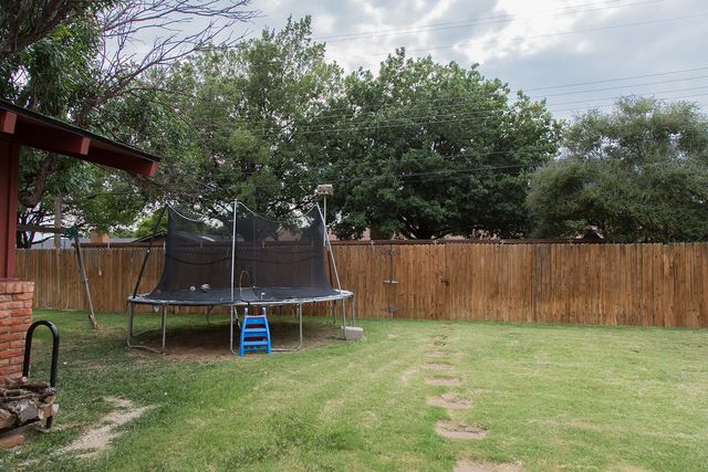1311 Holiday Drive, Plainview, TX 79072