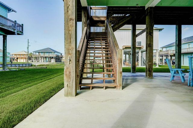 951 Kenlyn Drive, Port Bolivar, TX 77650