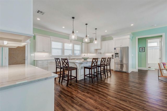 951 Kenlyn Drive, Port Bolivar, TX 77650