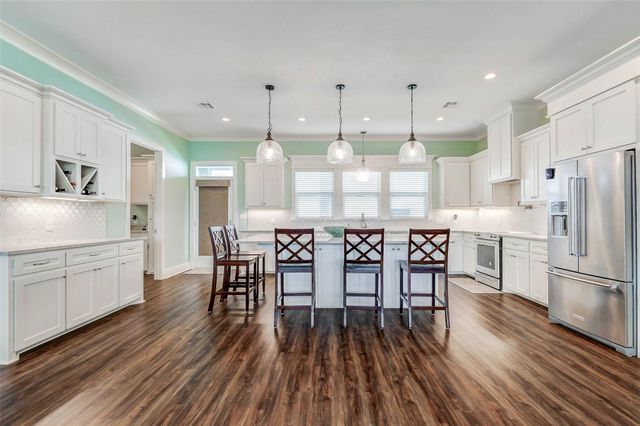 951 Kenlyn Drive, Port Bolivar, TX 77650