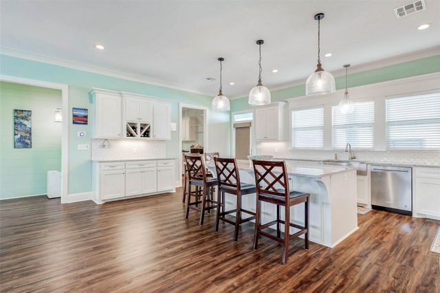 951 Kenlyn Drive, Port Bolivar, TX 77650