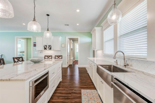 951 Kenlyn Drive, Port Bolivar, TX 77650