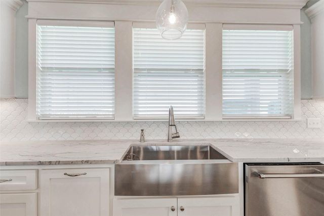 951 Kenlyn Drive, Port Bolivar, TX 77650