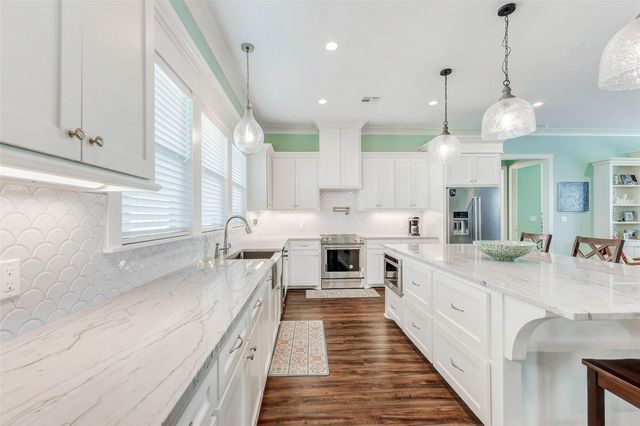 951 Kenlyn Drive, Port Bolivar, TX 77650