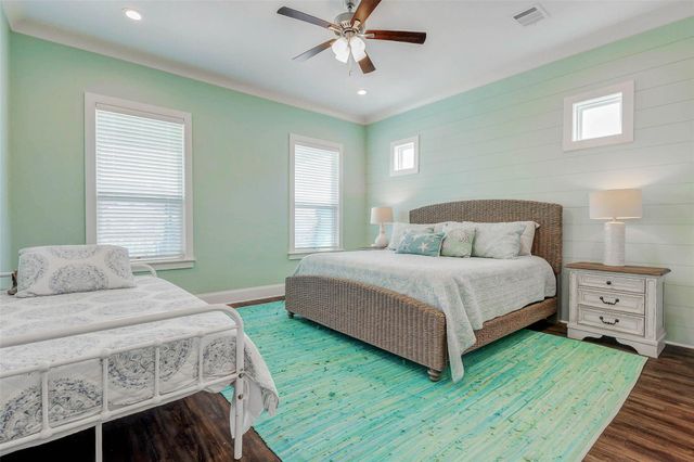 951 Kenlyn Drive, Port Bolivar, TX 77650