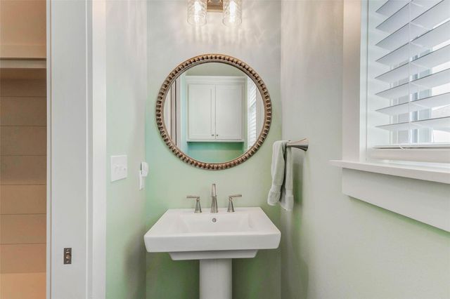 951 Kenlyn Drive, Port Bolivar, TX 77650