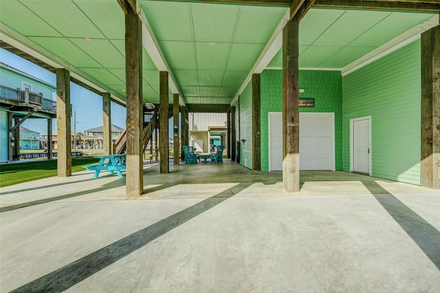 951 Kenlyn Drive, Port Bolivar, TX 77650