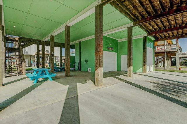 951 Kenlyn Drive, Port Bolivar, TX 77650