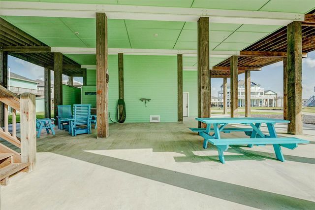 951 Kenlyn Drive, Port Bolivar, TX 77650