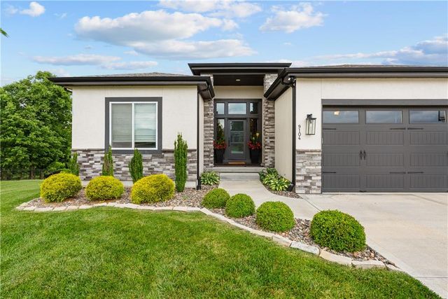9104 SW 10th Terrace, Lee's Summit, MO 64064