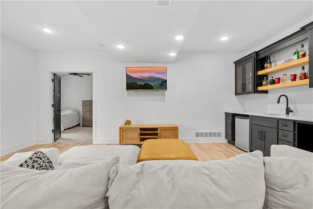 9104 SW 10th Terrace, Lee's Summit, MO 64064
