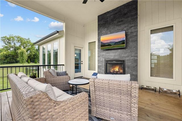 9104 SW 10th Terrace, Lee's Summit, MO 64064