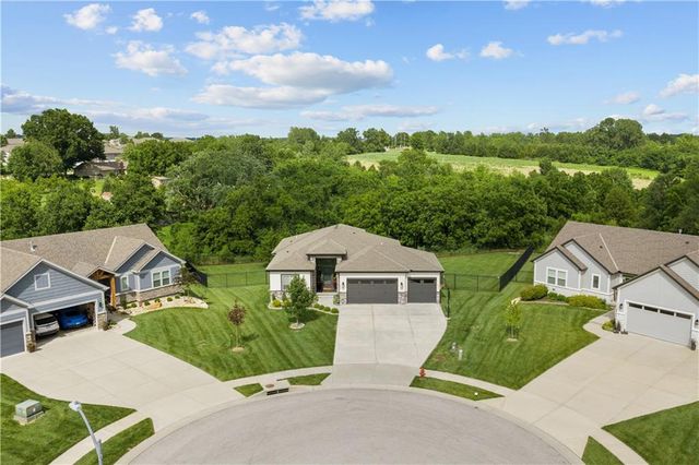 9104 SW 10th Terrace, Lee's Summit, MO 64064