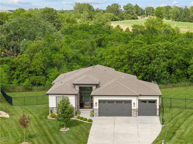 9104 SW 10th Terrace, Lee's Summit, MO 64064