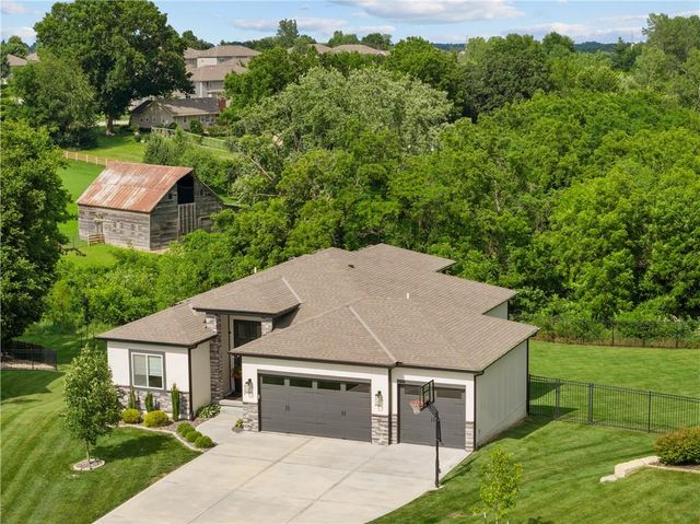 9104 SW 10th Terrace, Lee's Summit, MO 64064