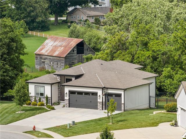 9104 SW 10th Terrace, Lee's Summit, MO 64064