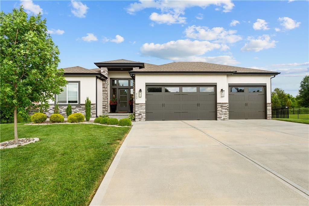 9104 SW 10th Terrace, Lee's Summit, MO 64064