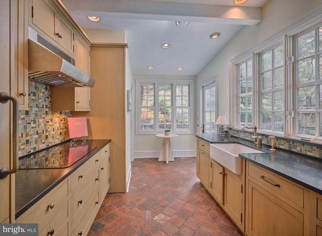 3697 RIVER, Lumberville, PA 18933