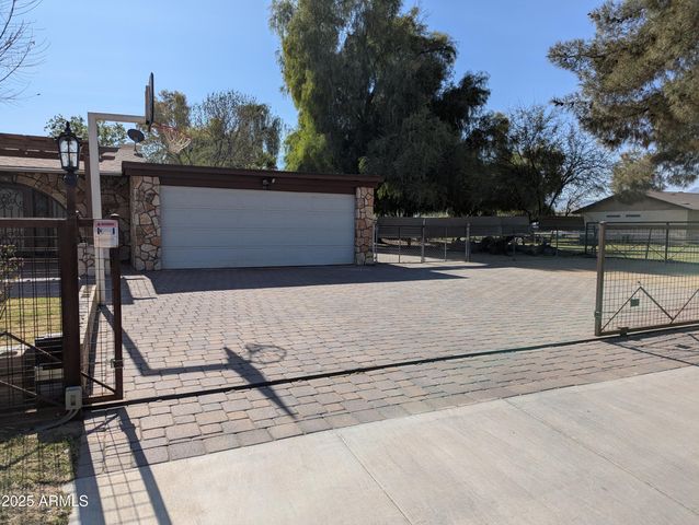 6511 W Fremont Road, Laveen, AZ 85339